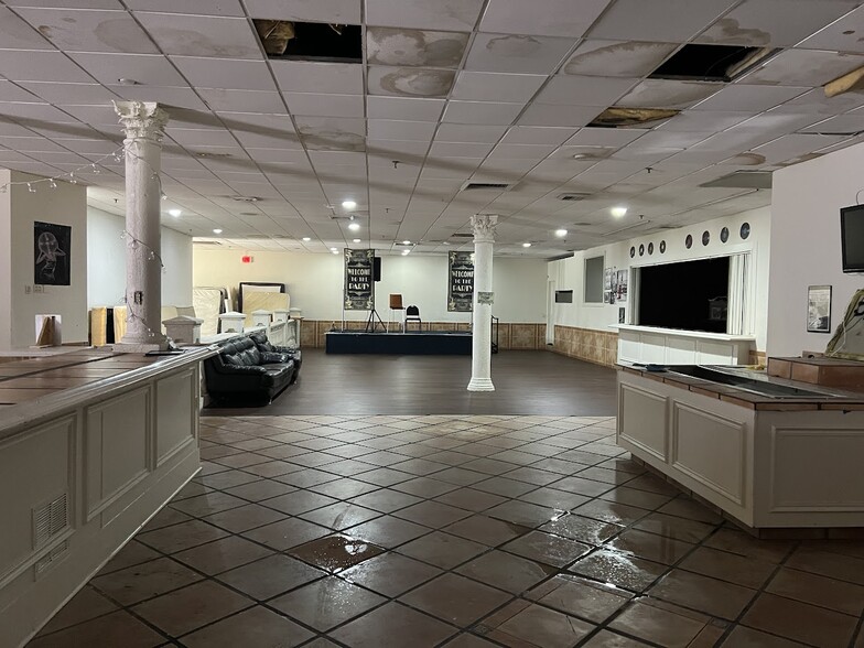 Primary Photo Of 16805 NW 12th Ave, Miami Hotel For Lease