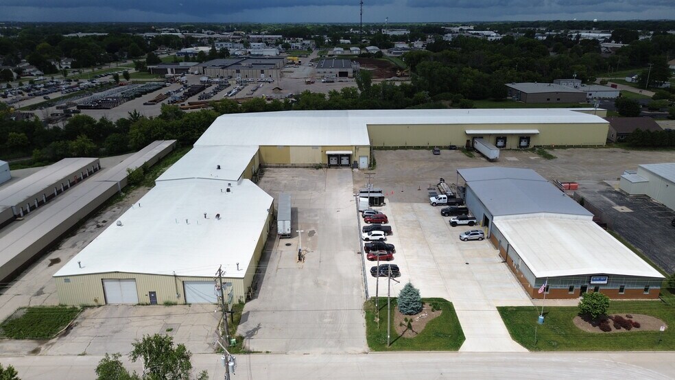More Photos Of 2316 W Everett St, Appleton Warehouse For Lease