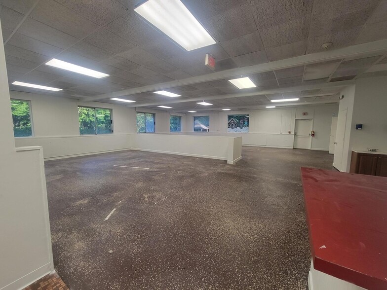 More Photos Of 449 Moss Trl, Goodlettsville Storefront Retail Office For Sale