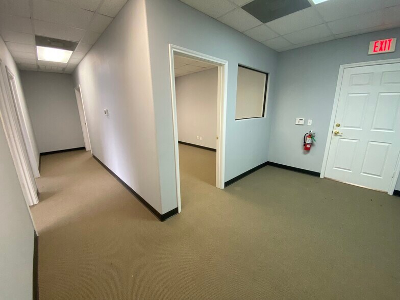 More Photos Of 96 Beach Walk Blvd, Conroe Office For Lease
