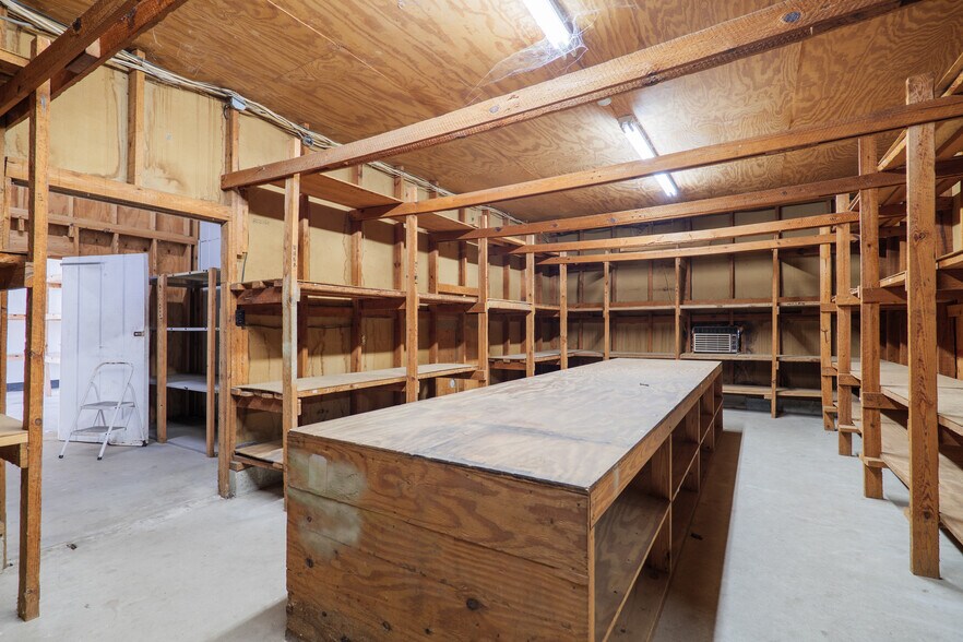 More Photos Of 450 W Highway 64, Lakeland Warehouse For Lease