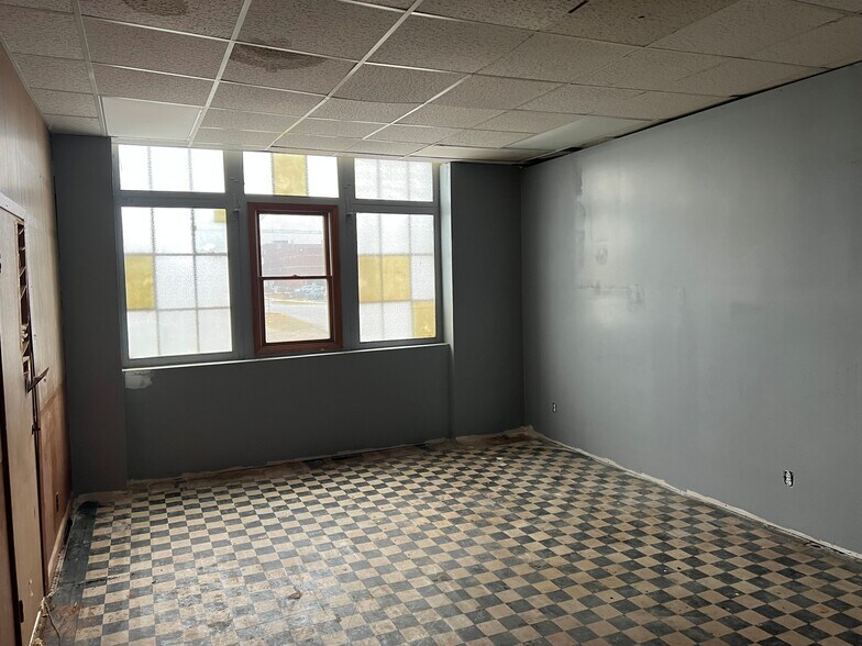 More Photos Of 616 N Jackson St, Danville Warehouse For Sale