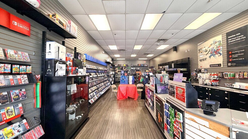 More Photos Of 5900 S Hulen St, Fort Worth Freestanding For Lease