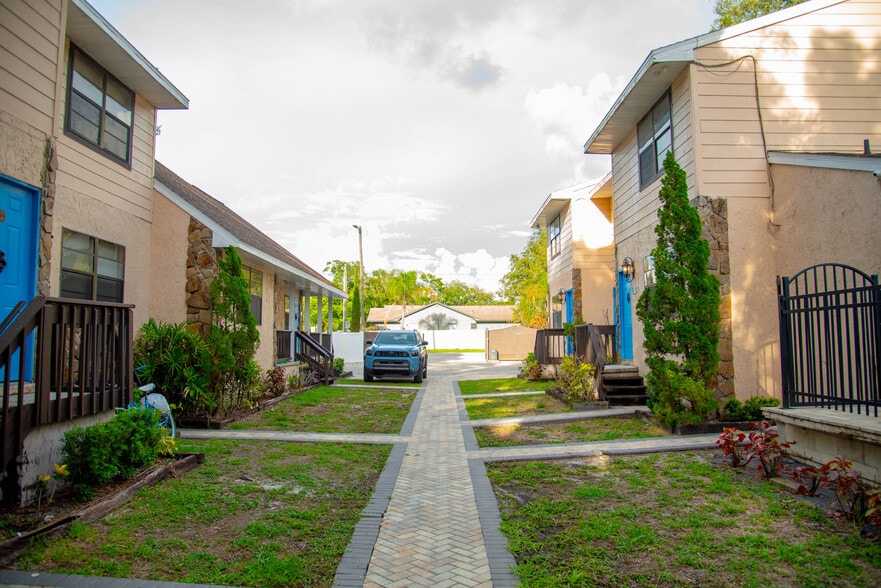More Photos Of 12216 N 59th St, Tampa Apartments For Sale