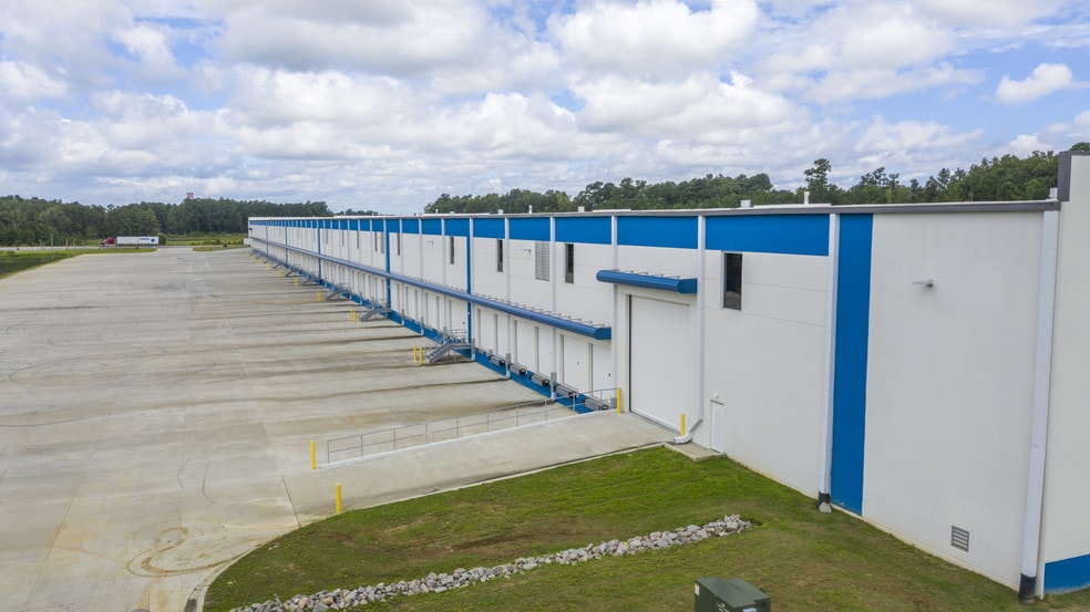 More Photos Of 830 Drop Off Dr, Summerville Warehouse For Lease