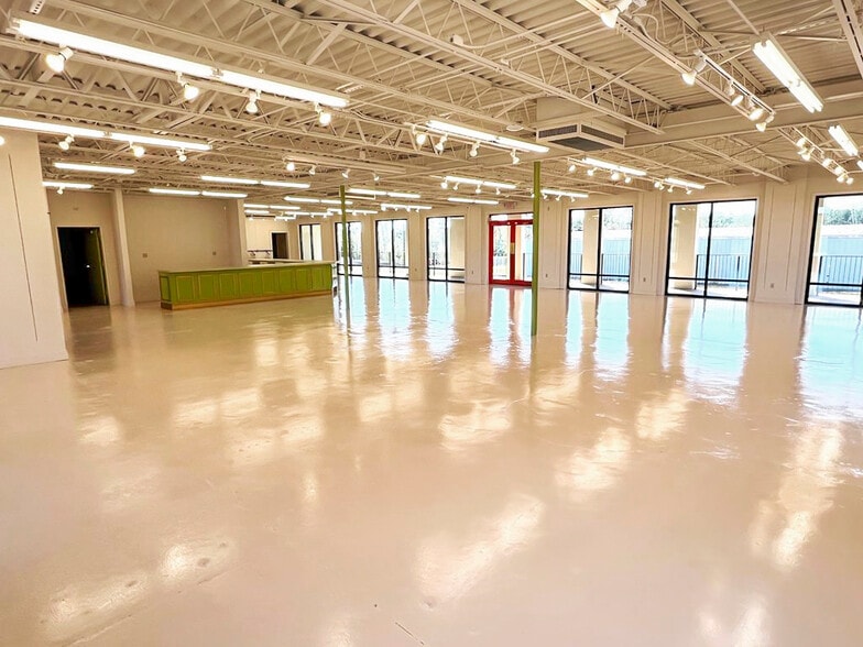More Photos Of 1410 Apache Dr, Mccomb Freestanding For Lease