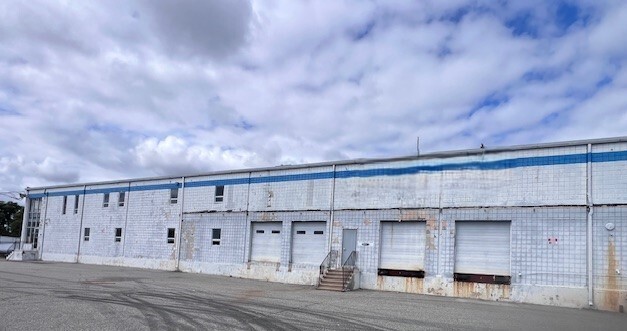 Primary Photo Of 65-145 Furniture Row, Milford Warehouse For Lease