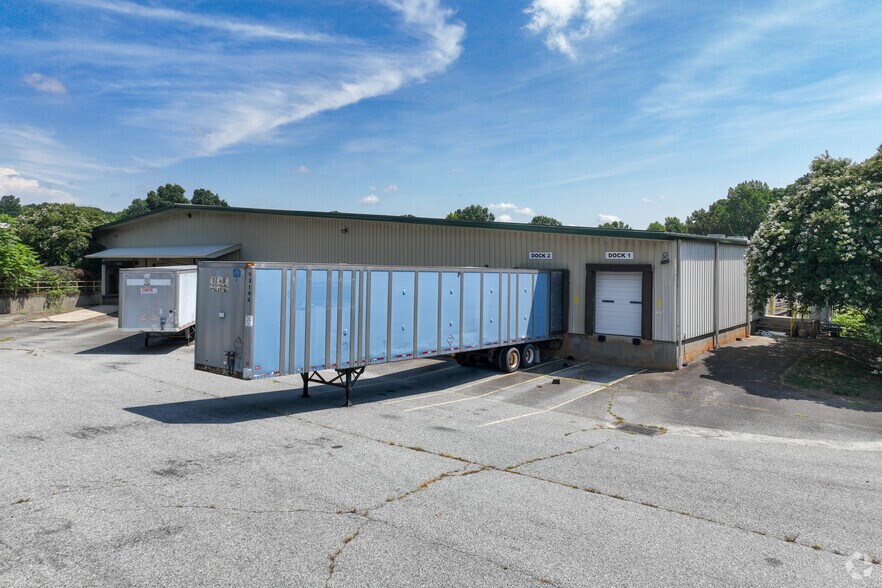 More Photos Of 100 E Newberry Ave, Liberty Manufacturing For Lease