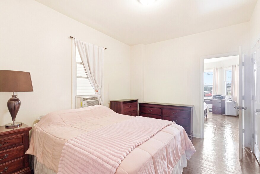 More Photos Of 237 Astor St, Newark Apartments For Sale