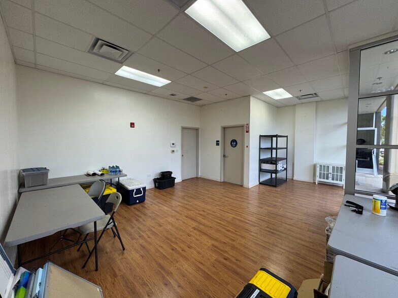 More Photos Of 2106 Lauwiliwili St, Kapolei Warehouse For Lease