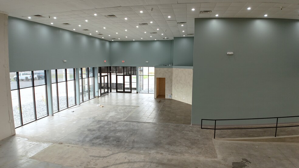 More Photos Of 38450 Tanger Dr, North Branch Service Station For Lease