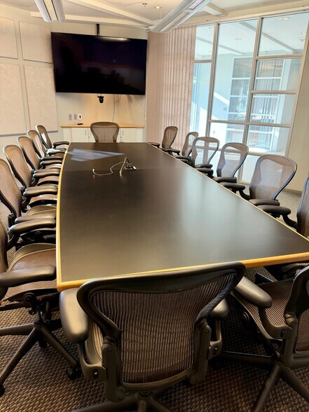 More Photos Of 943 Reserve Dr, Roseville Office For Lease
