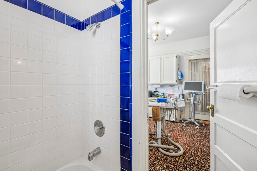 More Photos Of 2445-2447 2nd Ave, San Diego Office For Sale