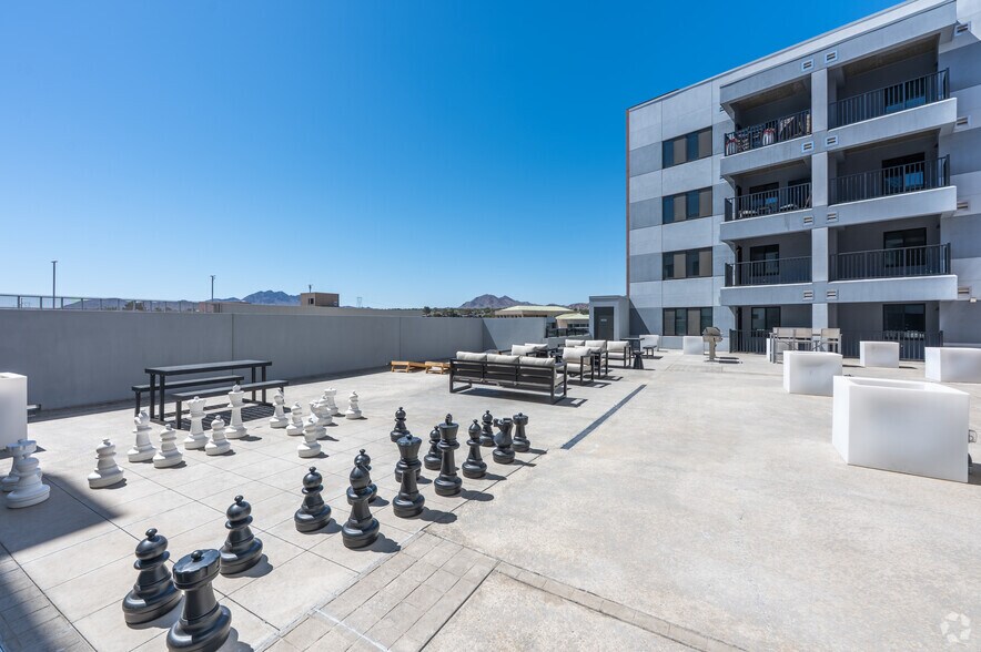 More Photos Of 215-219 S Water St, Henderson Apartments For Lease