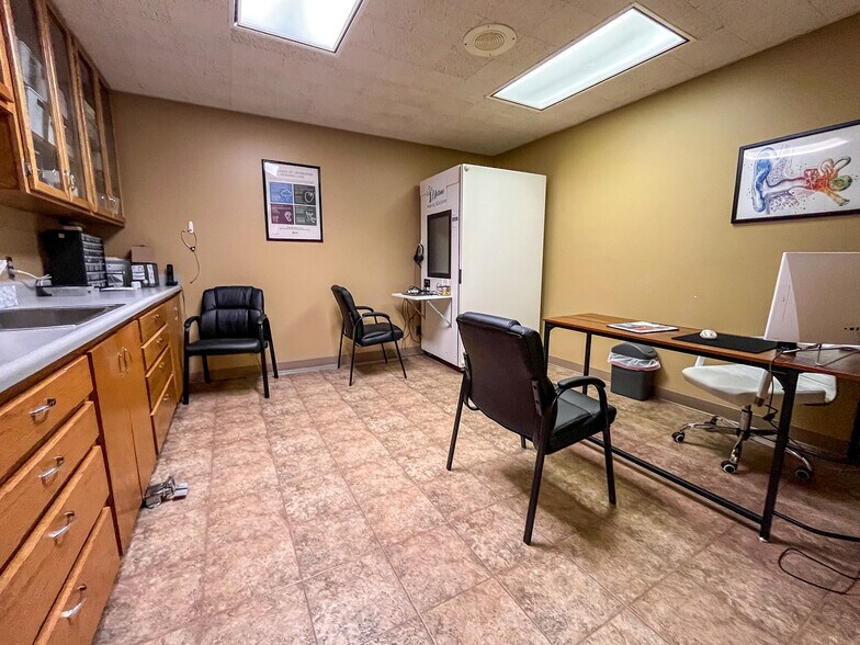 More Photos Of 2001 7th St, Rapid City Office For Sale