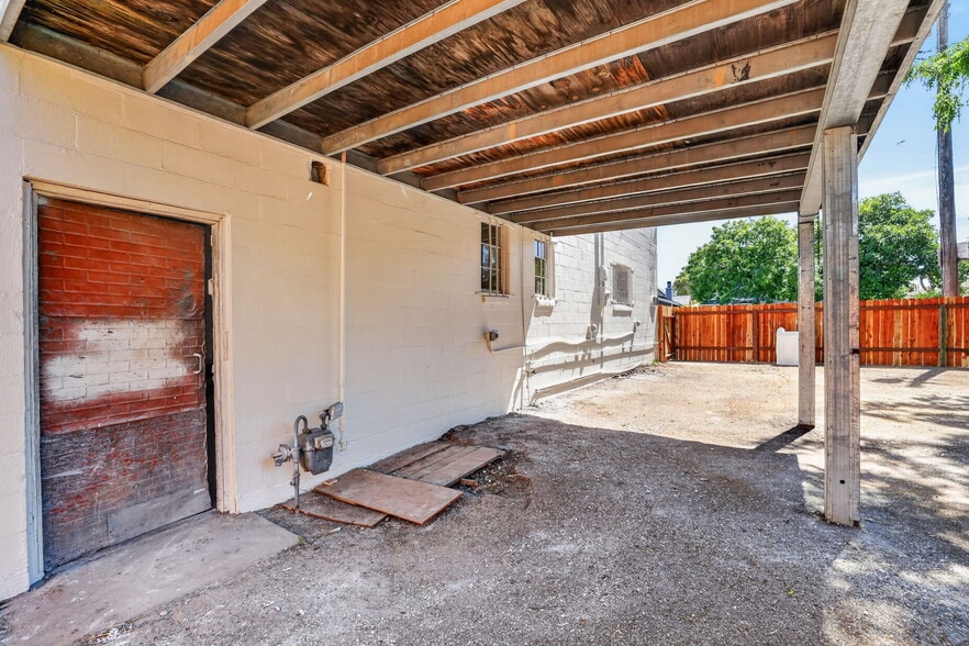 More Photos Of 3930 Broadway, Sacramento Freestanding For Sale