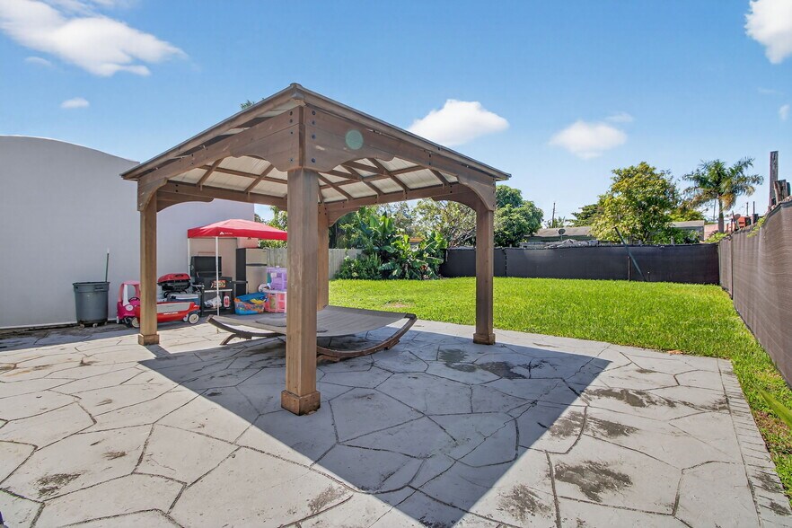 More Photos Of 1680 NW 22nd Ct, Miami Multifamily For Sale