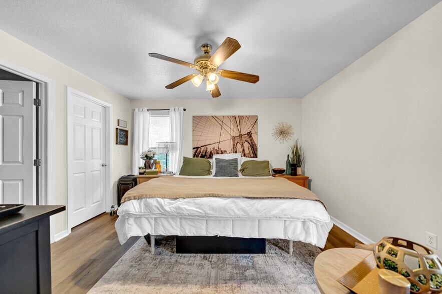 More Photos Of 5001 Beechcraft Way, Seffner Apartments For Sale