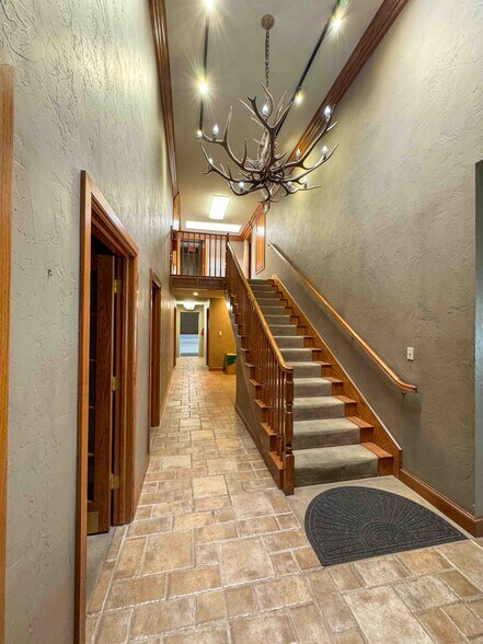 More Photos Of 3709 W Reno Ave, Oklahoma City Showroom For Lease