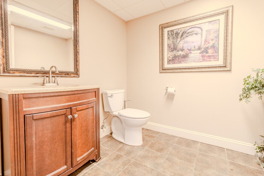 More Photos Of 2703 Mosside Blvd, Monroeville Medical For Lease