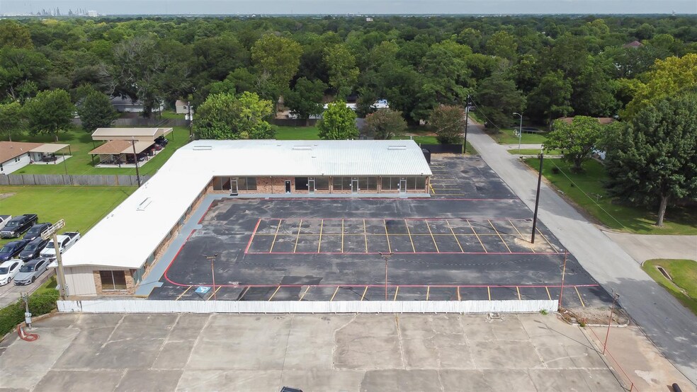 More Photos Of 1301-1309 Sandy Ln, Baytown General Retail For Sale