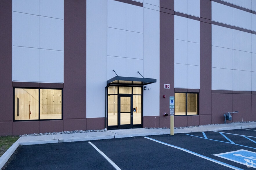 More Photos Of 45 Jiffy Rd, Somerset Warehouse For Lease