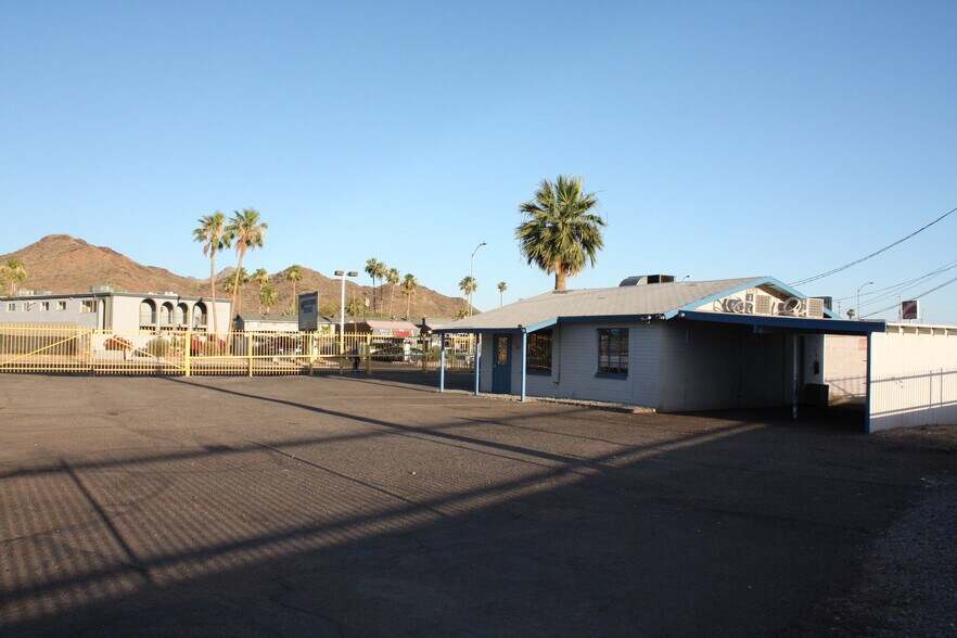More Photos Of 9606 N Cave Creek Rd, Phoenix Auto Salvage Facility For Sale