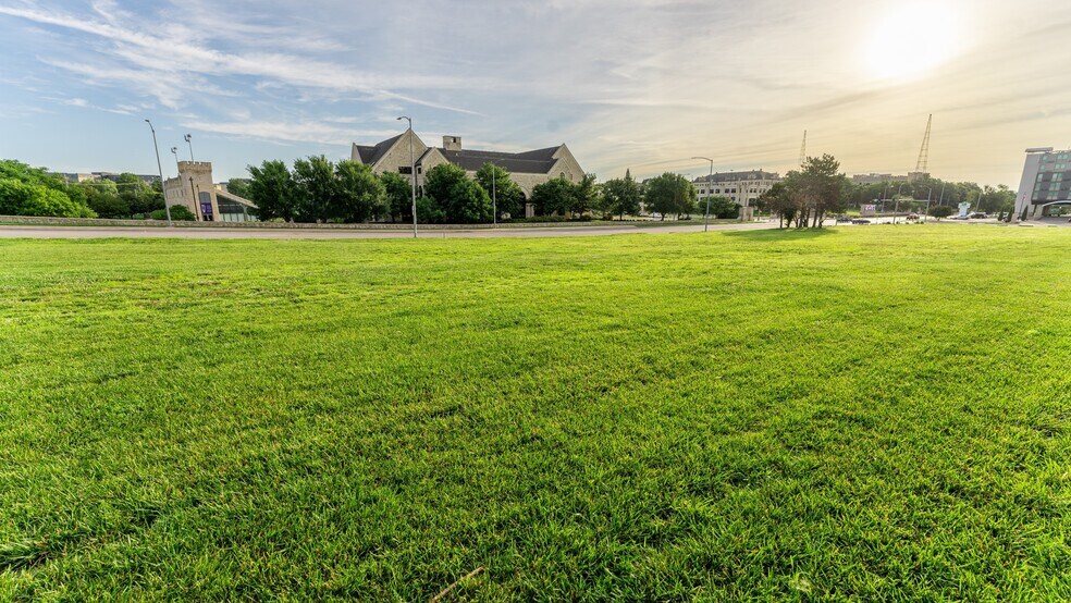 More Photos Of 1700 Anderson Ave, Manhattan Land For Sale