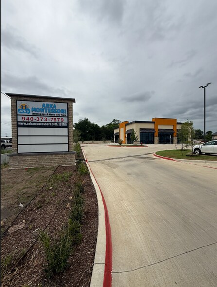 More Photos Of 914 W 1st St, Justin Storefront For Lease