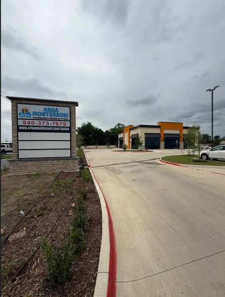 More Photos Of 914 W 1st St, Justin Storefront For Lease