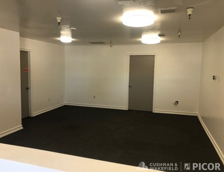More Photos Of 220 E 27th St, Tucson Light Manufacturing For Lease