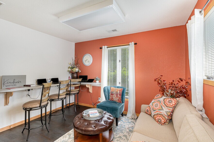 More Photos Of 635 N Center Rd, Saginaw Office For Sale