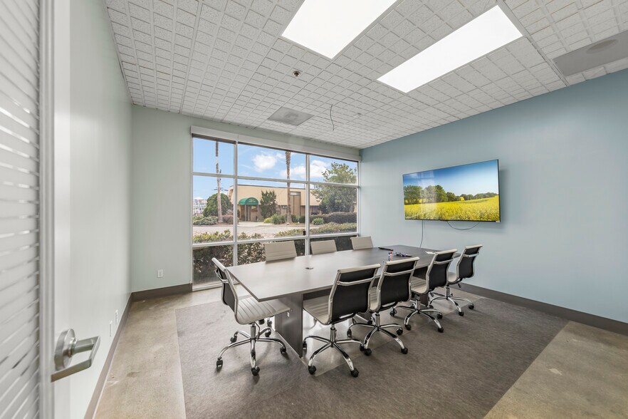 More Photos Of 400 Seaport Ct, Redwood City Medical For Lease