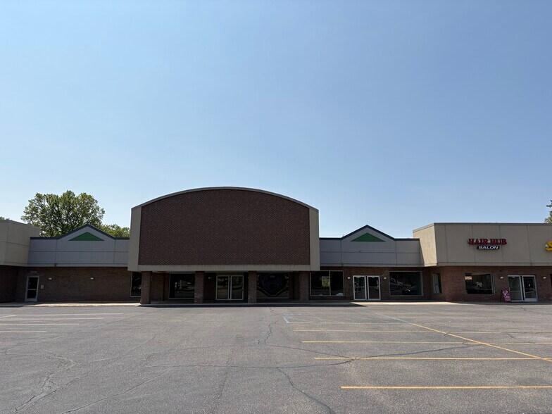 More Photos Of 35103-35243 Grand River Ave, Farmington Hills Unknown For Lease