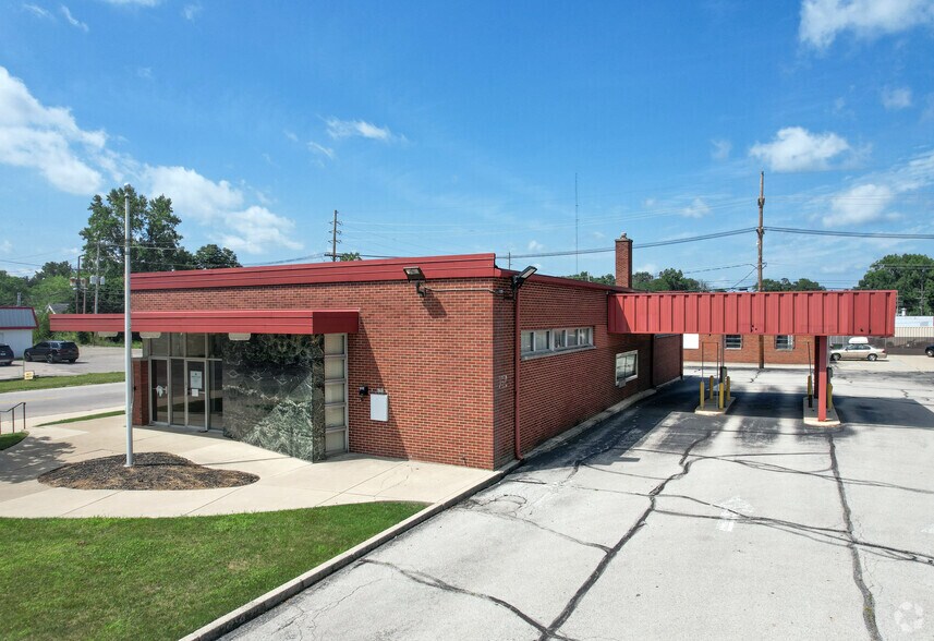 Primary Photo Of 2 NW 18th St, Richmond Bank For Lease