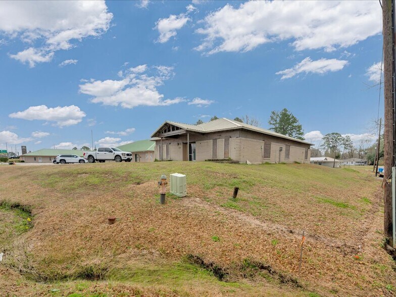 More Photos Of 3215 S Medford Dr, Lufkin Office For Sale