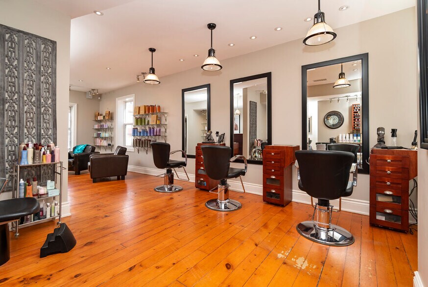 More Photos Of 6391 Main St, Whitchurch-Stouffville Storefront Retail Office For Lease