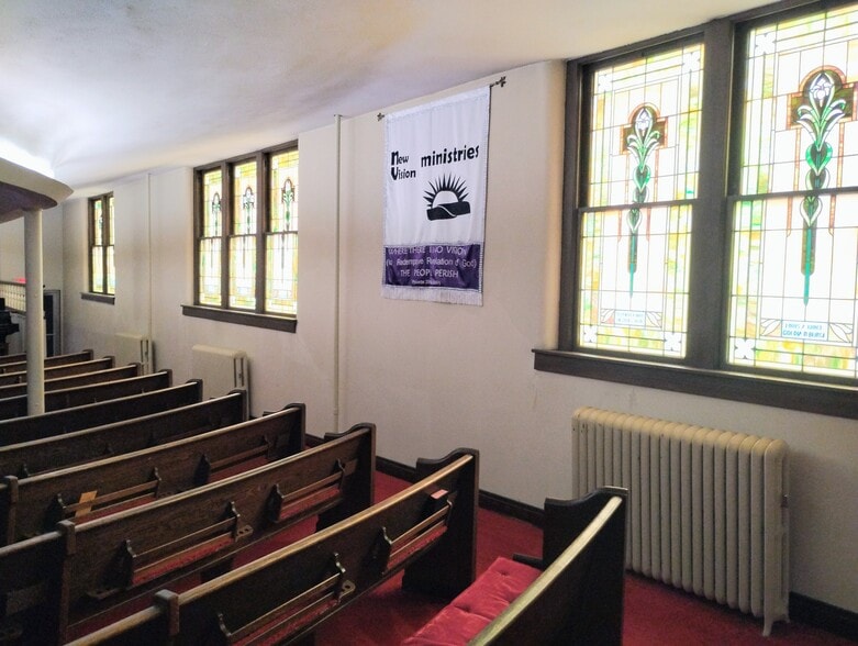 More Photos Of 906 Elm St, Coffeyville Religious Facility For Sale