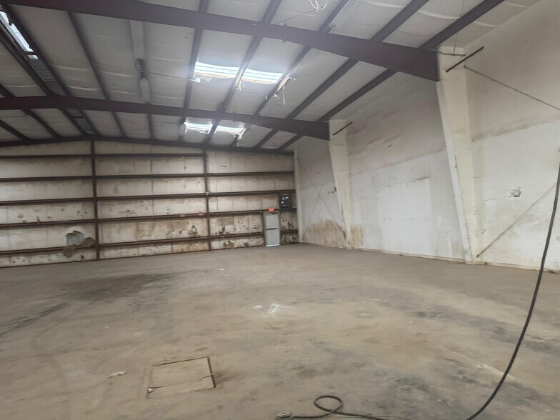 More Photos Of 4006 W Crest Ave, Tampa Industrial For Lease