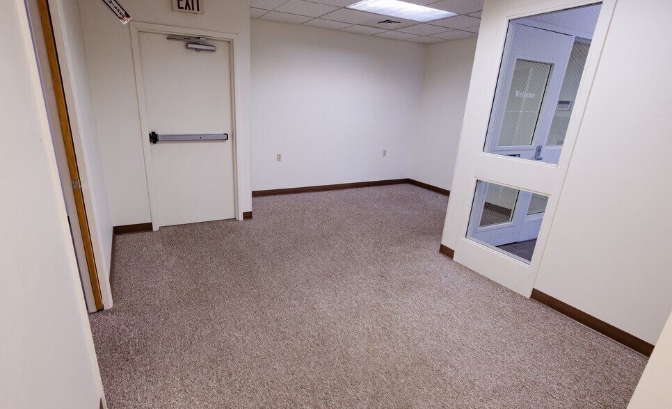 More Photos Of 903 3rd Ave, New Brighton Office For Lease