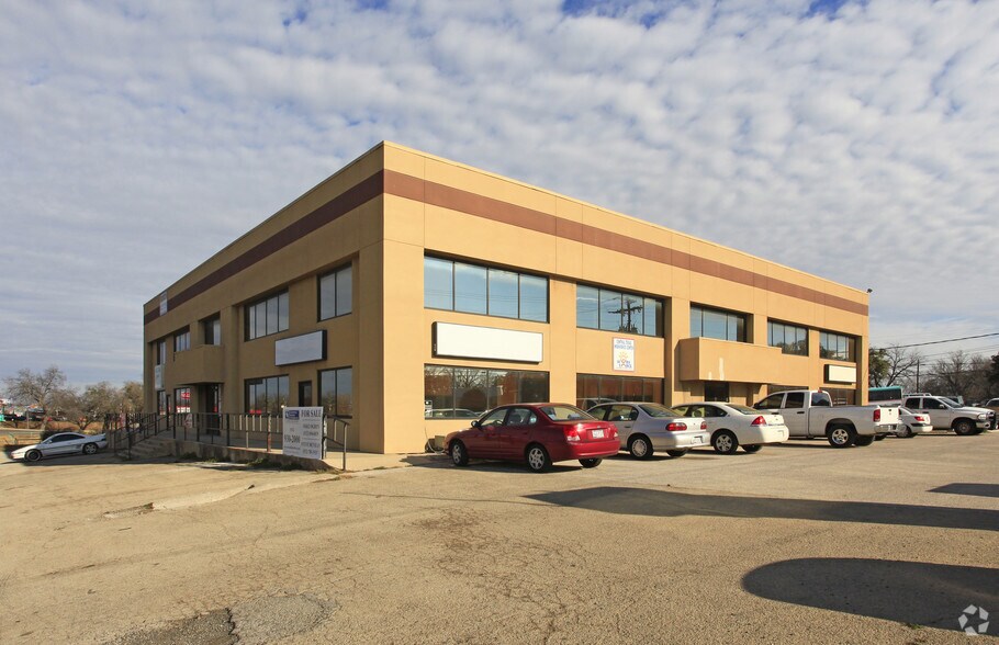 More Photos Of 1305 S Key Ave, Lampasas Office For Sale
