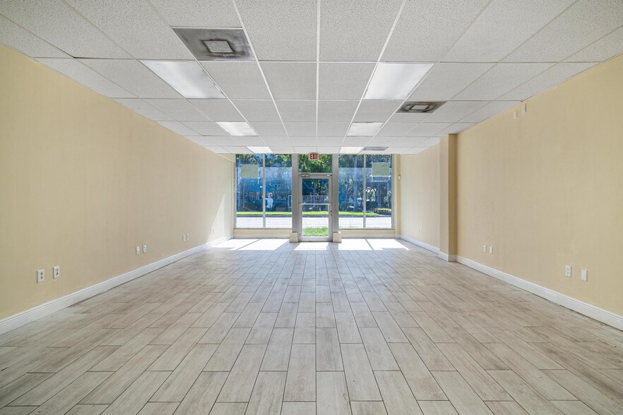 More Photos Of 16978-16990 NE 19th Ave, North Miami Beach Storefront Retail Office For Lease