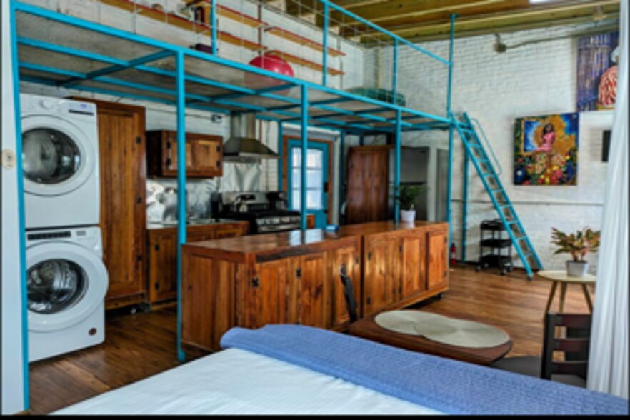 More Photos Of 828 E 15th St, Brownsville Office For Sale