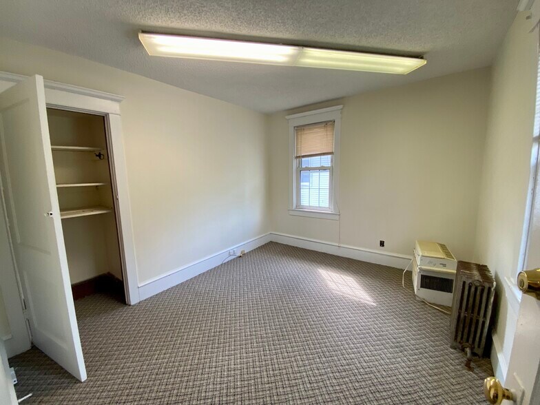 More Photos Of 402 S White Horse Pike, Audubon Office For Sale
