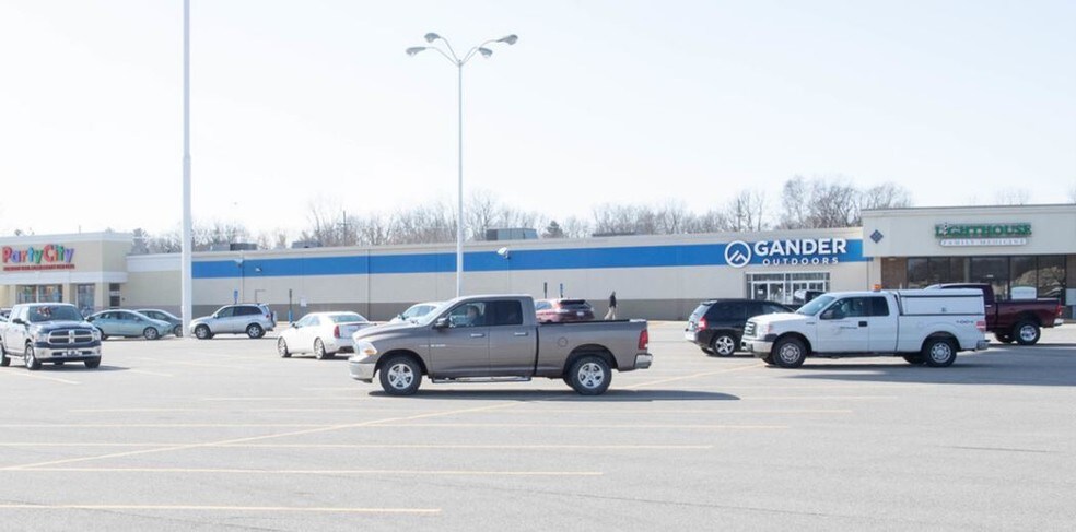 More Photos Of 4025-4141 24th Ave, Fort Gratiot Freestanding For Lease