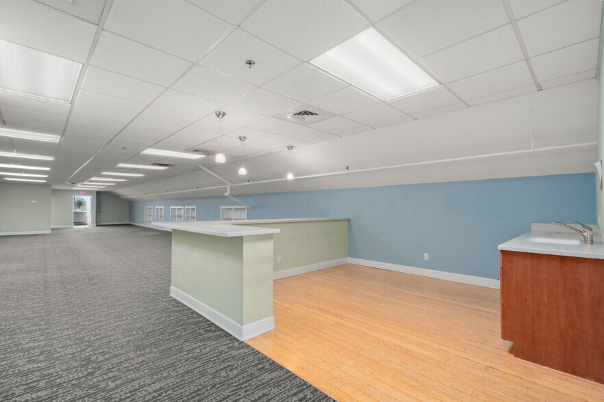 More Photos Of 109 Talcott Rd, West Hartford Manufacturing For Sale