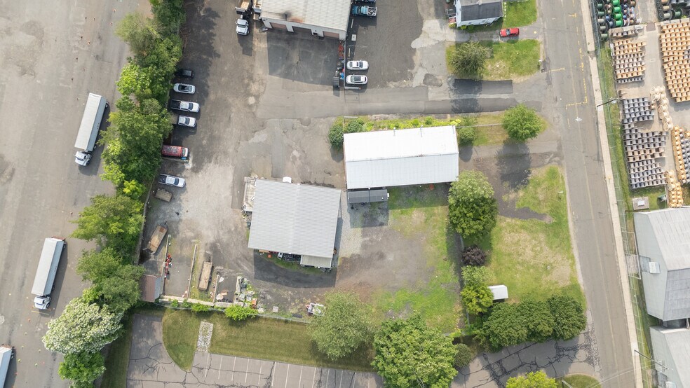 More Photos Of 130 Day St, Seymour Warehouse For Lease