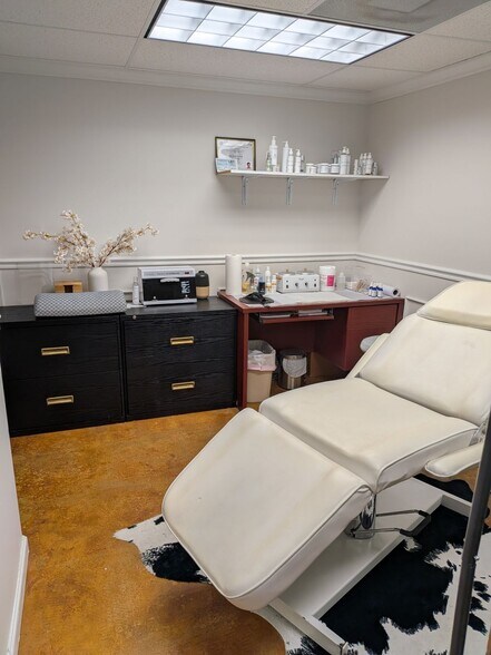 More Photos Of 12491 SW 134th Ct, Miami Light Distribution For Sale