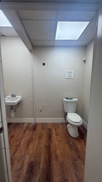 More Photos Of 11300 NW 87th Ct, Hialeah Unknown For Lease