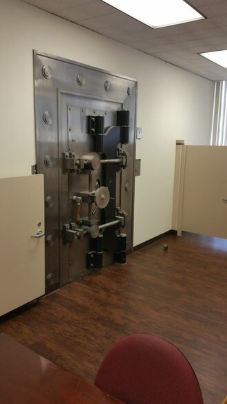 More Photos Of 235-255 W Mission Blvd, Pomona Office For Lease